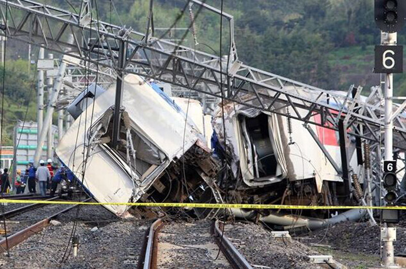 韩国丽水发生列车脱轨事故 已致1人死亡8人受伤【组图】