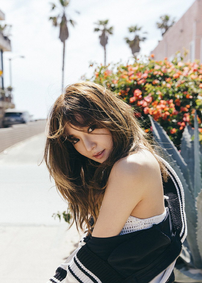 Tiffany大秀美腿宣传个人首张专辑 预告照公开性感爆棚【组图】