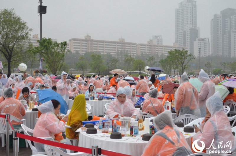 四千名中国游客赴韩共享“参鸡汤派对”