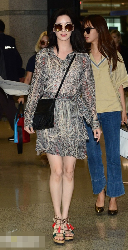 少女时代返韩秀机场时尚 允儿演绎可爱帅气风【组图】