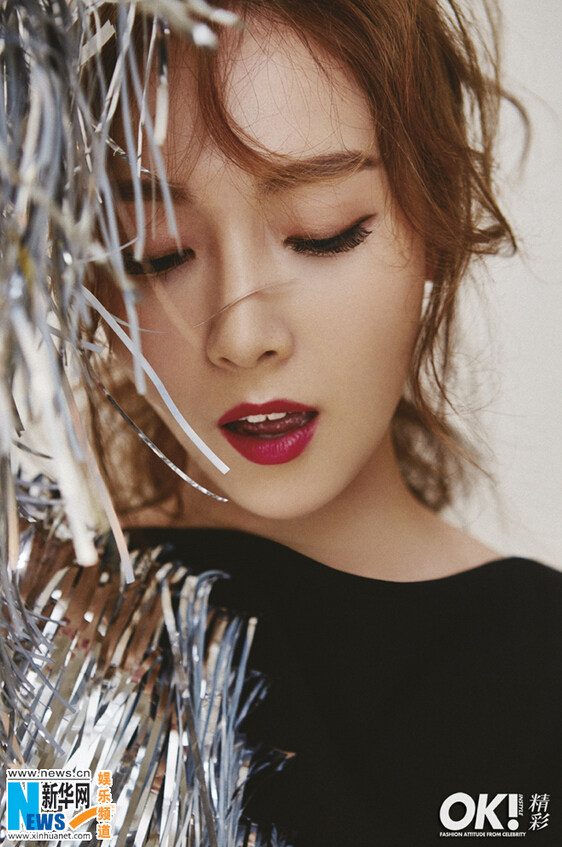 Jessica郑秀妍登杂志封面 红唇性感明艳动人【组图】