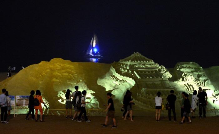 海云台沙雕节27日开幕 为历届最大规模【组图】