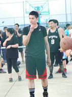 吴亦凡大学校园打篮球