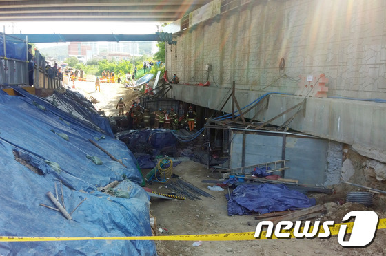 韩国南杨州地铁施工现场发生崩塌 已造成4死10伤【组图】