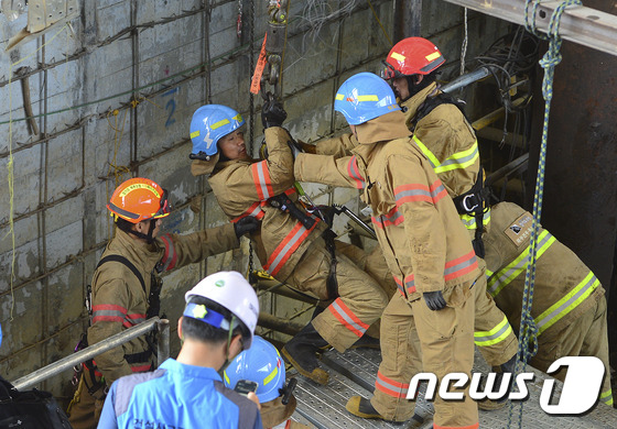 韩国南杨州地铁施工现场发生崩塌 已造成4死10伤【组图】