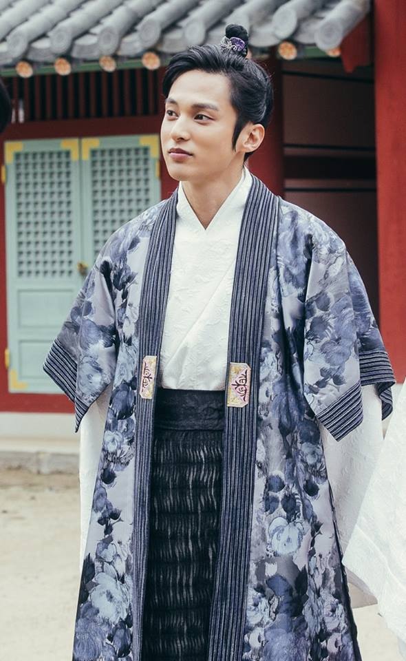 李准基公开韩版《步步惊心》人物海报 IU伯贤南柱赫剧中造型吸睛【组图】