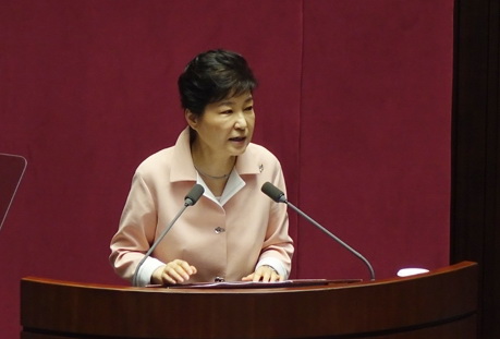 韩国总统朴槿惠在国会发表演讲