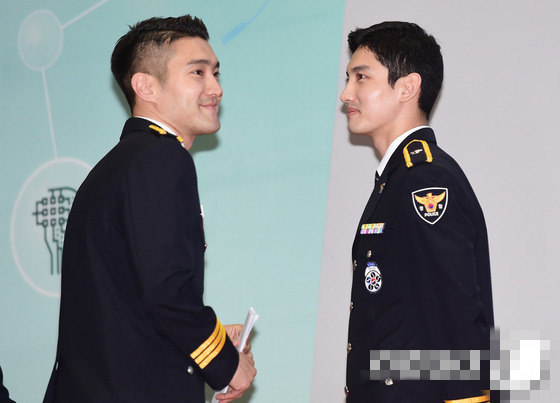 警察厅最帅三少！始源东海昌珉登台表演 穿警服展独特魅力【组图】