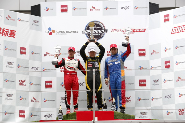 韩国顶级改装车大赛“速赫威驰” 再战上海F1赛场