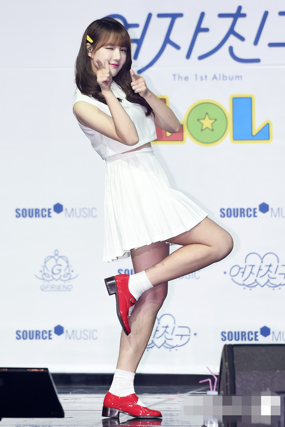 GFriend新专辑《L.O.L》showcase 全员穿白裙清纯可爱【组图】