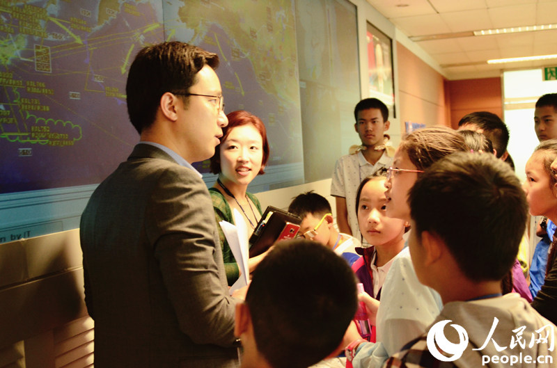 云南省青少年交流团参观大韩航空 探索飞机背后的故事