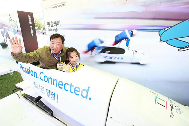 韩国平昌冬奥会吉祥物与公众见面 “花滑女王”金妍儿一同亮相【组图】