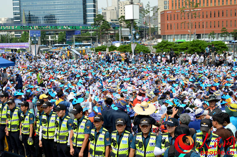 萨德部署地民众在首尔大规模集会 抗议政府一意孤行