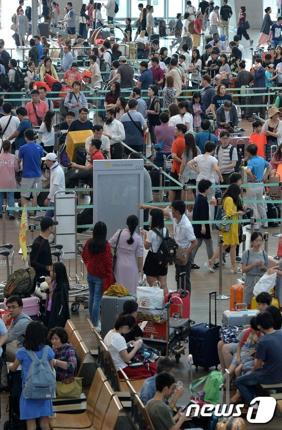 仁川机场迎来夏季客流高峰（图片来源：news1)