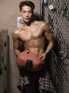JUN.K秀巧克力腹肌