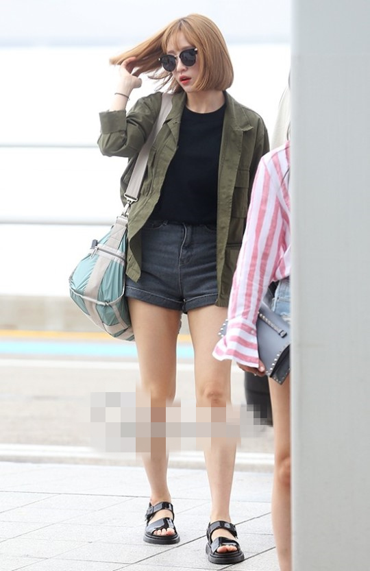 韩女团EXID成员Hani现身机场 墨镜热裤散发率性魅力【组图】