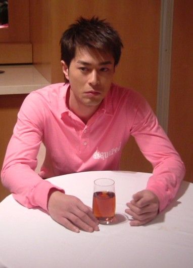 李忠硕张艺兴朴宝剑李易峰杨洋 中韩男神也爱粉红色【组图】