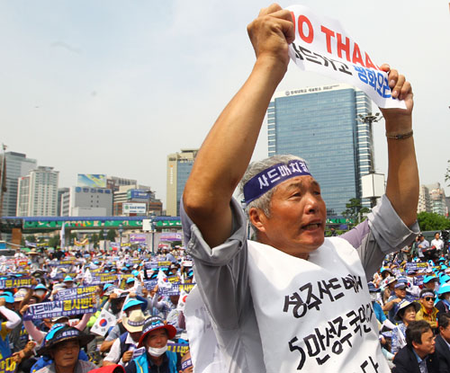 韩国民众举行集会反对部署“萨德”系统 