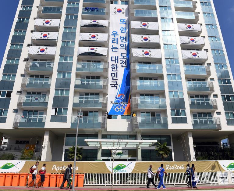太极旗飘扬:韩国国旗和宣传条幅悬挂里约奥运