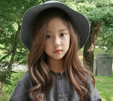 韩国七岁小模特黄诗恩走红 从小就美是什么样
