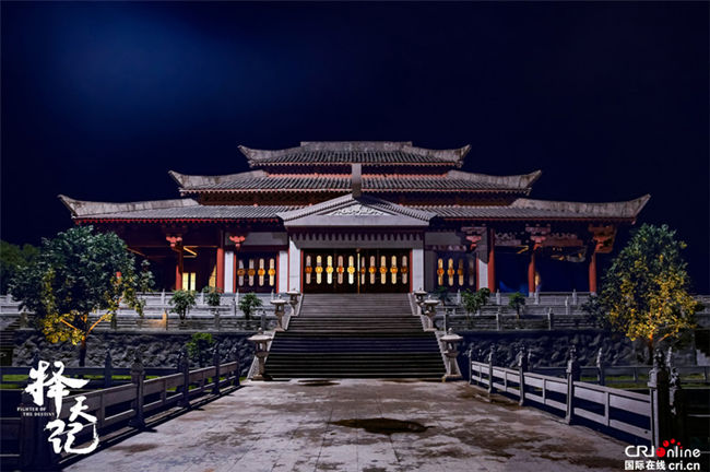 《择天记》首次媒体探班 鹿晗长发白衫温润如玉【组图】