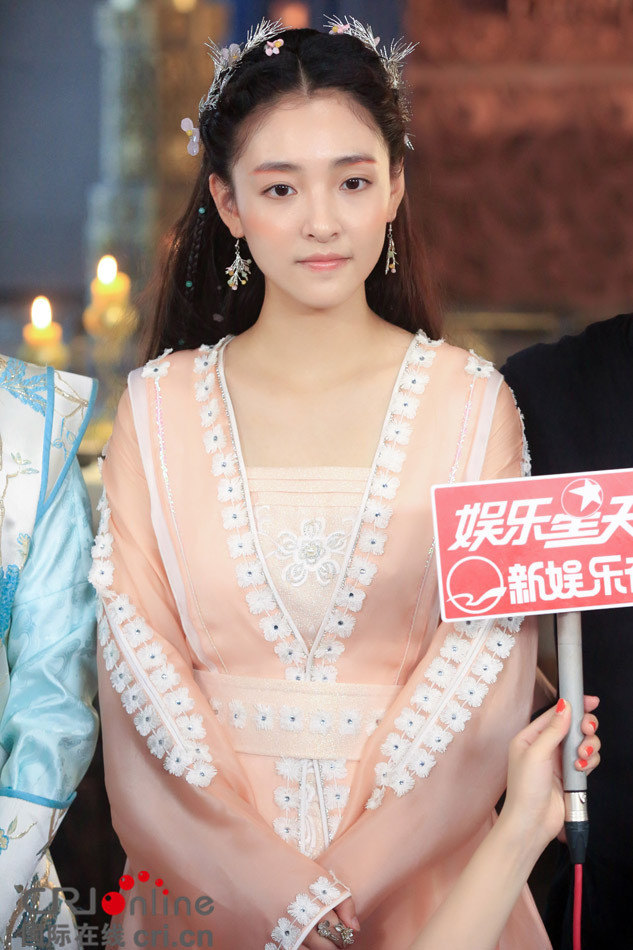 《择天记》首次媒体探班 鹿晗长发白衫温润如玉【组图】