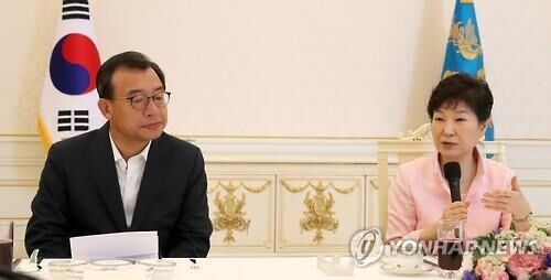 图注：朴槿惠和新国家党党首李贞铉