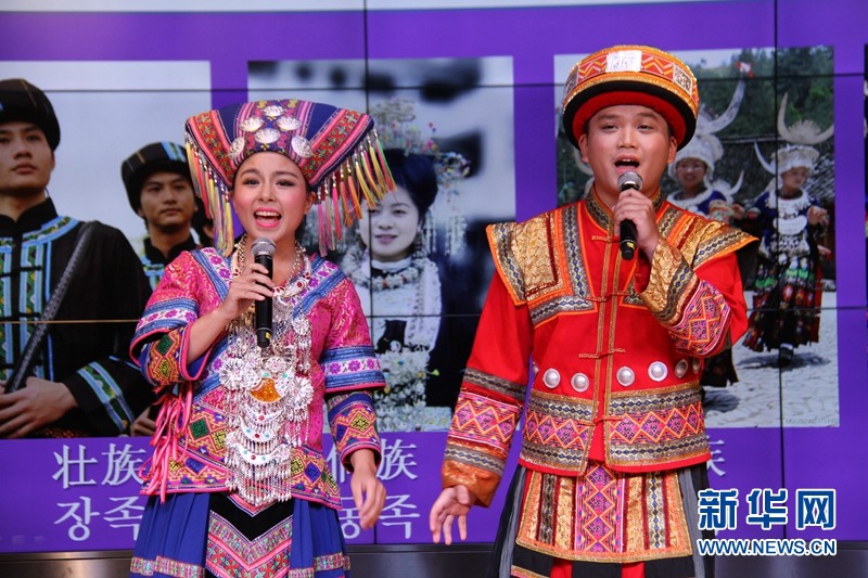 8月19日，在驻韩中国文化中心举办的“风从东方来”中国民歌体验交流活动上，潘婷与梁恒合唱集壮族、侗族、苗族、瑶族民歌为一体的《山歌越唱歌越多》。