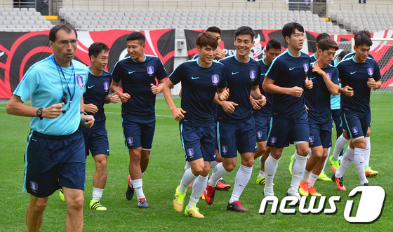 【世界杯预选赛】韩国男足首尔积极备战 12强赛首场迎战中国队