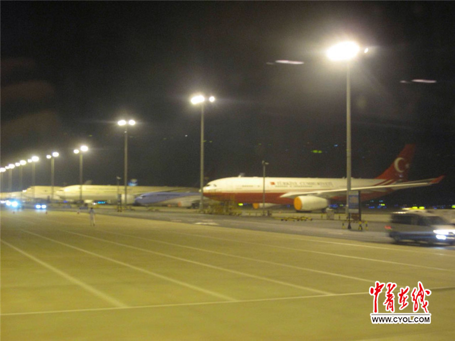 杭州萧山国际机场G20杭州峰会专机一字排开。（中国青年报·中青在线记者李剑平摄）