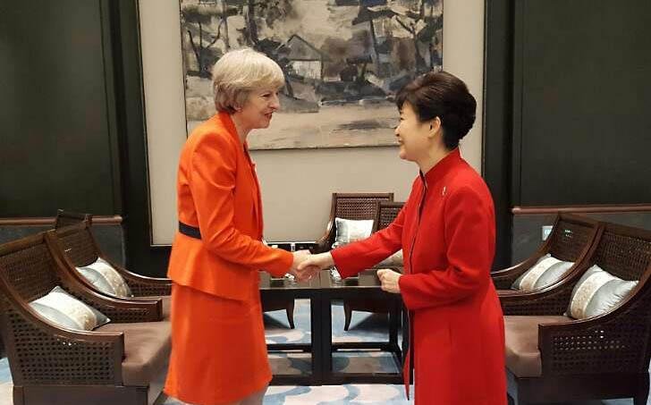 韩国总统朴槿惠与英国新首相特丽莎-梅举行会晤。