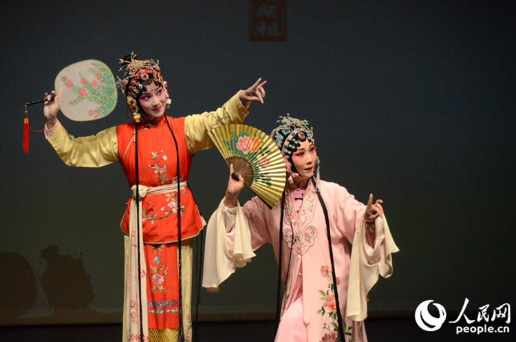 昆剧《牡丹亭》于6日晚在韩国世宗文化会馆进行首演。