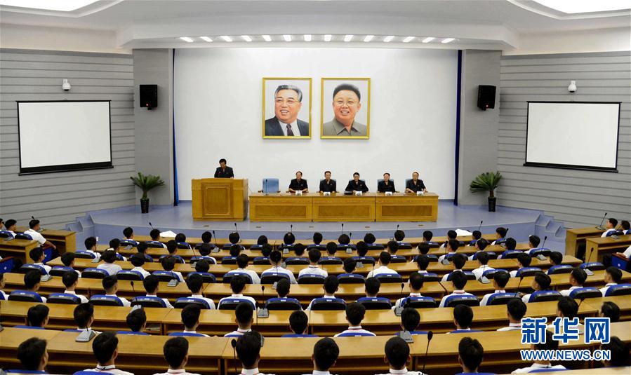 这是9月3日在朝鲜平壤拍摄的全国大学生发明展示会开幕仪式现场。
