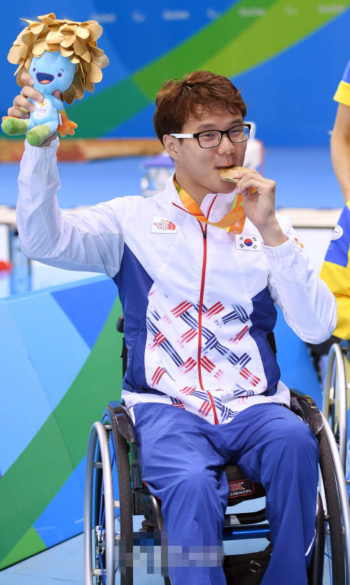 【里约残奥会】韩国选手赵基成夺男子50米自由泳冠军 荣膺“三冠王”