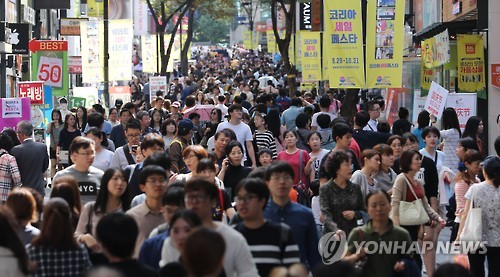 挤满中国游客的韩国明洞(网页截图)