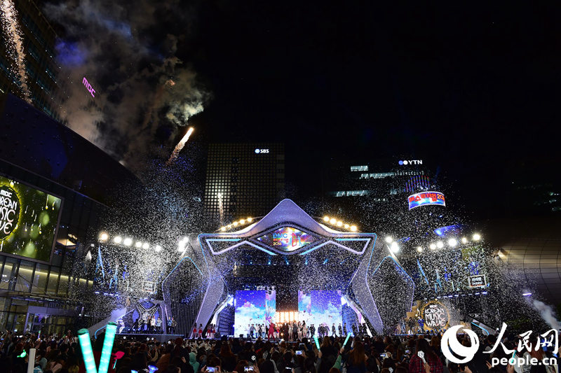 韩国文化广播电视台（MBC）在首尔上岩文化广场举办“声动韩国演唱会”。