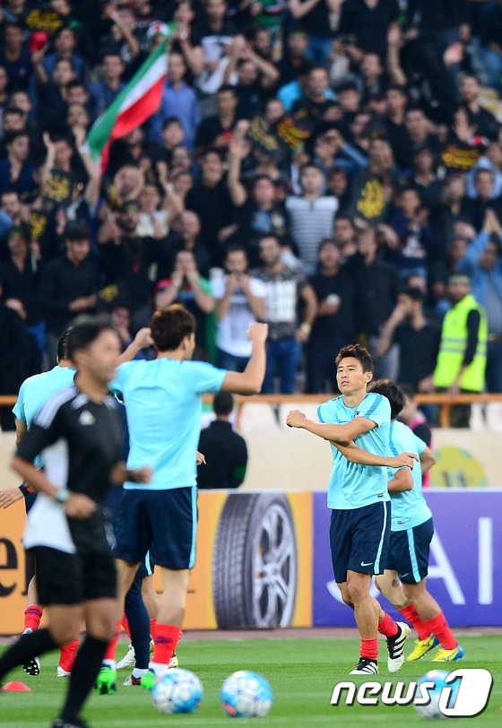【世预赛】韩国0-1不敌伊朗遭遇12强赛首败 国足0-2乌兹别克