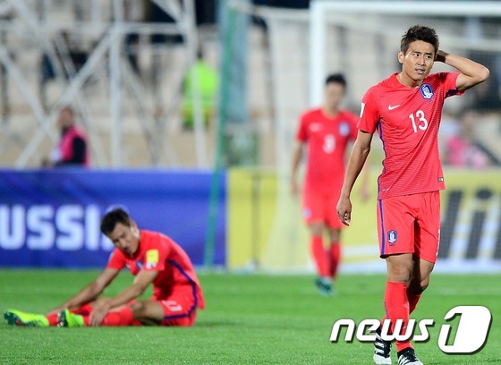 【世预赛】韩国0-1不敌伊朗遭遇12强赛首败 国足0-2乌兹别克