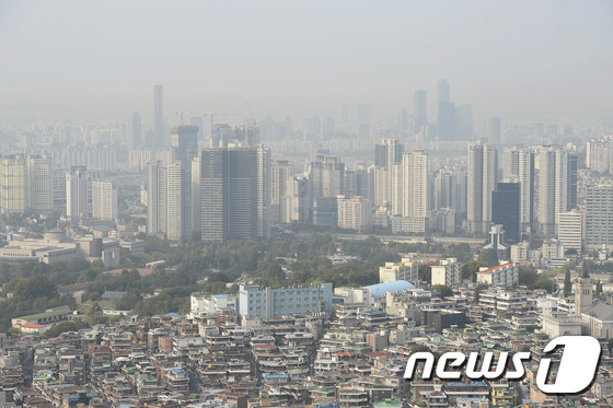 雾霾锁城 韩国气象厅呼吁民众戴口罩出行【组图】