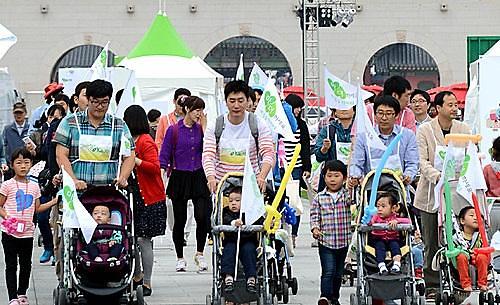 韩国明年起女职工孕期可用育儿假 不孕夫妻可获额外治疗假期