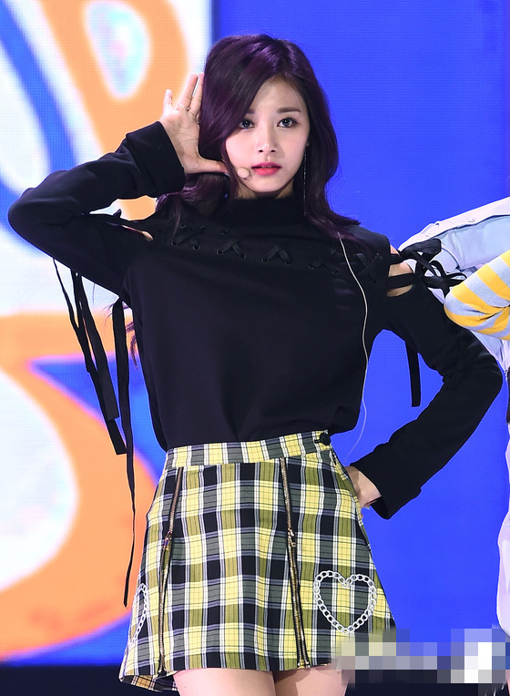 TWICE九成員登台表演活力滿滿 笑容甜美可愛【組圖】【10】