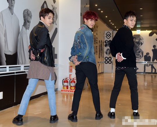 EXO-CBX《Hey Mama!》活動幕后花絮公開 伯賢再展搞怪本能【組圖】【3】