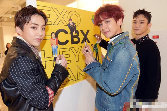 EXO-CBX《Hey Mama!》活動幕后花絮公開 伯賢再展搞怪本能【組圖】