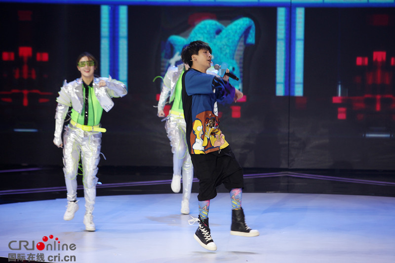 大張偉邀鹿晗參演《笑星闖地球》 “新大鹿”有望再合體【組圖】