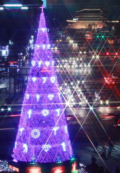 韓國首爾聖誕樹“亮燈” 營造濃厚節日氛圍【組圖】【4】