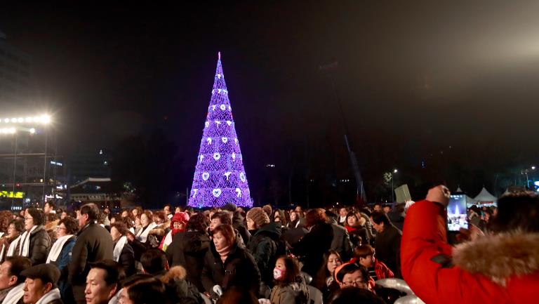 韓國首爾聖誕樹“亮燈” 營造濃厚節日氛圍【組圖】【2】