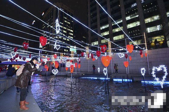 韓國：首爾清溪川張燈結彩迎聖誕【組圖】【8】