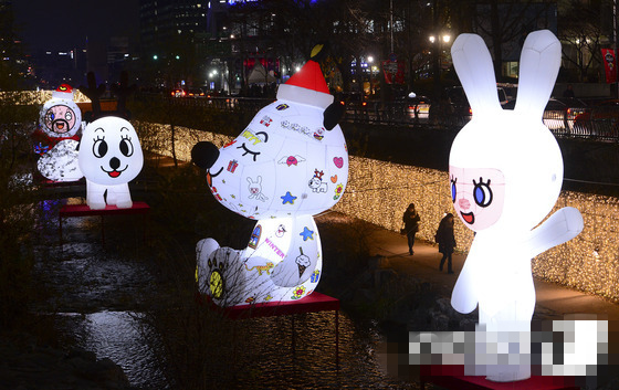 韓國：首爾清溪川張燈結彩迎聖誕【組圖】【11】