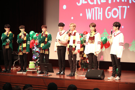 GOT7���˿�ȹ�����ʱ�� ���ζ������������ء���ͼ����18��