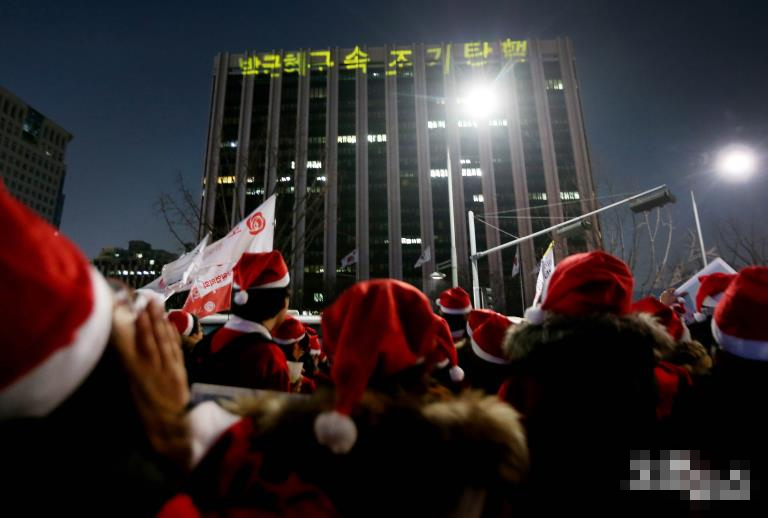 24日，韓國民眾舉行第九次燭光集會，要求總統朴槿惠立即下台。